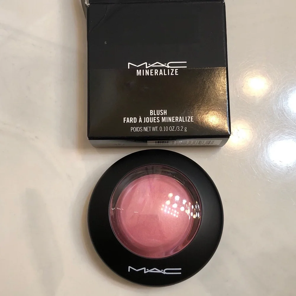 MAC Mineralize Baked Blush Shade Dainty 3.2g Full Size NIB